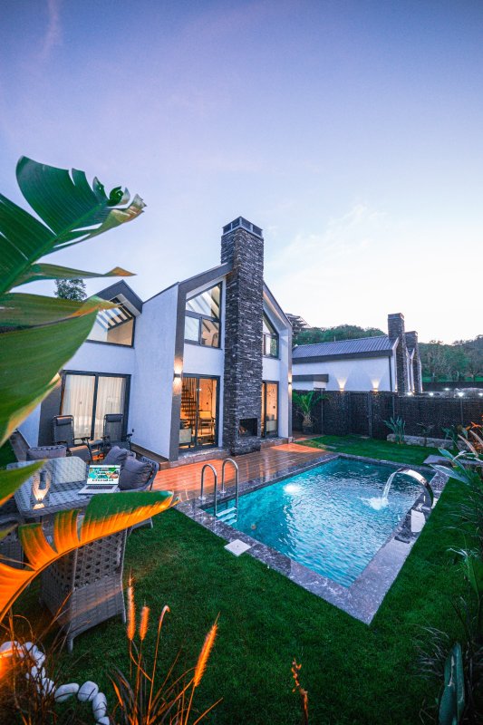 LİSE BUNGALOV